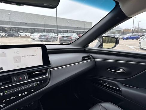 Used 2025 Lexus ES 300h w/ Luxury Package image 26