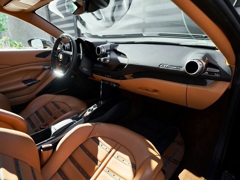 Used 2022 Ferrari F8 Tributo image 38