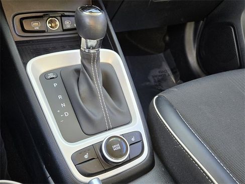 Certified 2023 Hyundai Venue Limited image 21