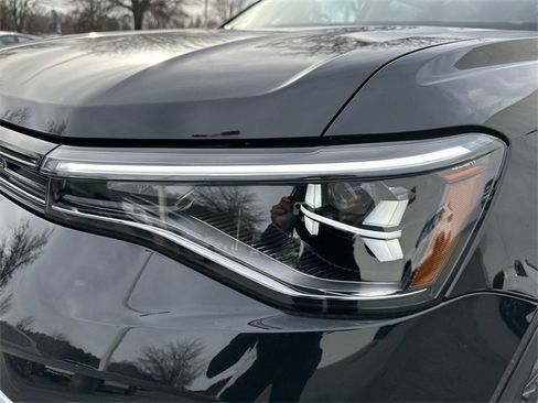 New 2026 Volkswagen Taos SE image 9