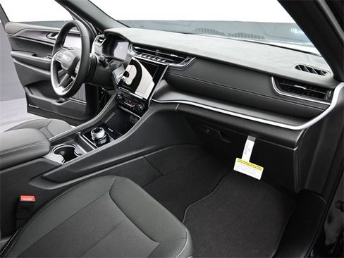 New 2025 Jeep Grand Cherokee Laredo X image 24