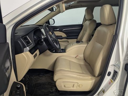 Used 2014 Toyota Highlander Limited w/ Driver Technology Package FWD image 12