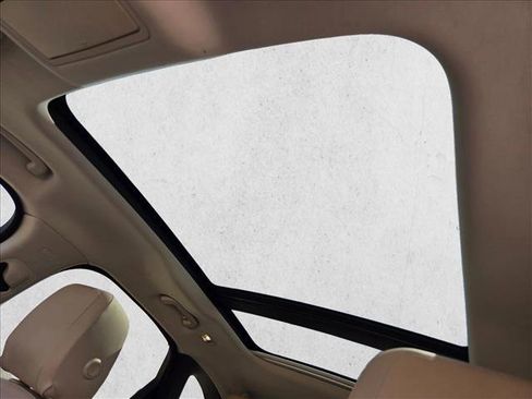 Used 2018 Jaguar F-PACE Premium image 16