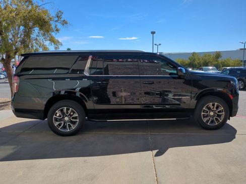 Used 2024 Chevrolet Suburban LT RWD image 6