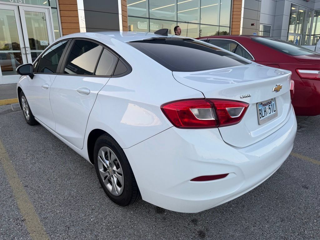 Used 2019 Chevrolet Cruze Sedan FWD image 4