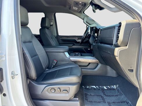 Used 2024 Chevrolet Silverado 2500 LTZ w/ LTZ Plus Package image 33