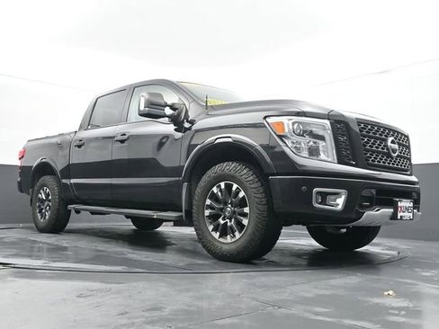 Used 2018 Nissan Titan PRO-4X w/ Pro-4x Convenience Package image 45