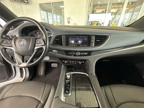 Used 2023 Buick Enclave Essence image 15