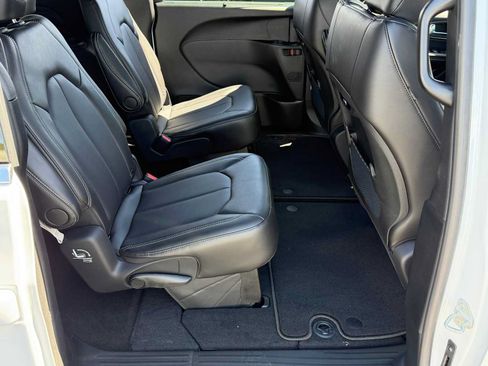 New 2026 Chrysler Pacifica Select AWD/4WD image 27