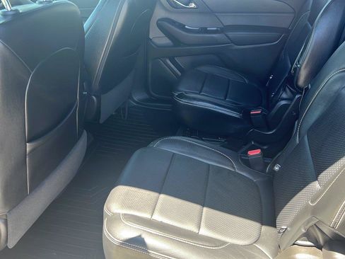 Used 2023 Chevrolet Traverse LT FWD image 15
