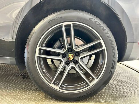 Certified 2021 Porsche Macan AWD/4WD image 33