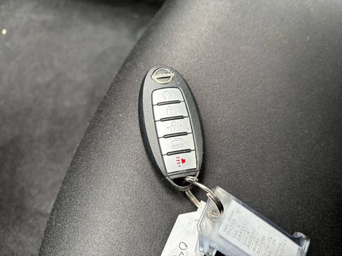 Used 2025 Nissan Altima 2.5 SV FWD image 21