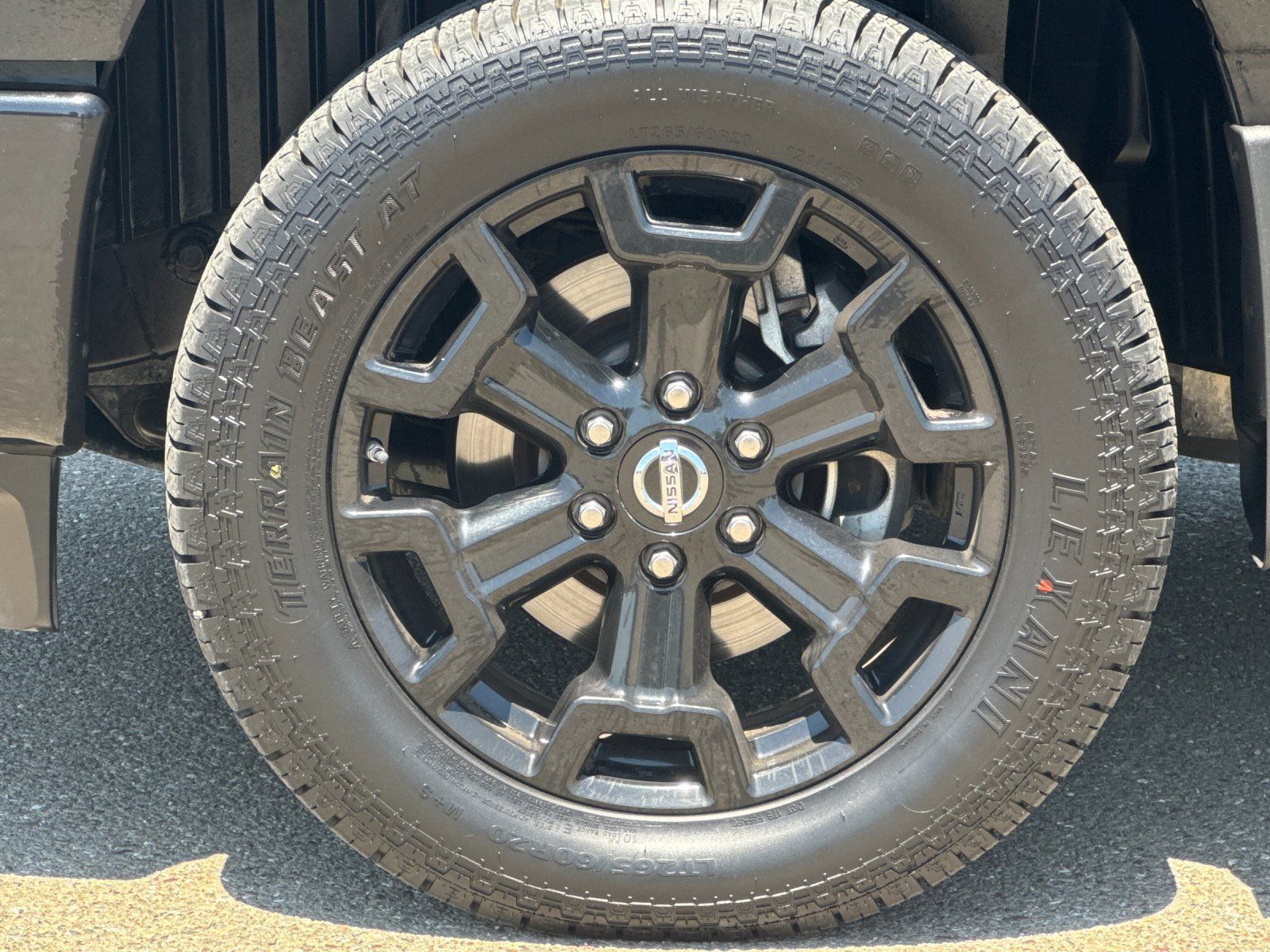 Used 2018 Nissan Titan SV w/ SV Convenience Package AWD/4WD image 35
