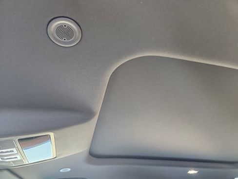 New 2026 Land Rover Defender 110 X-Dynamic SE image 24