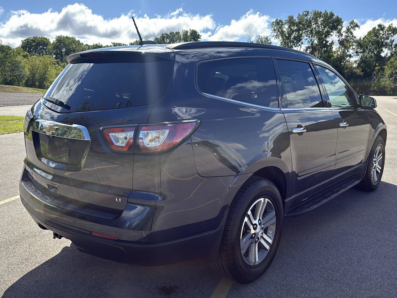 Used 2017 Chevrolet Traverse LT FWD image 5