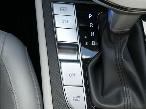 Used 2023 Hyundai Elantra Limited image 24