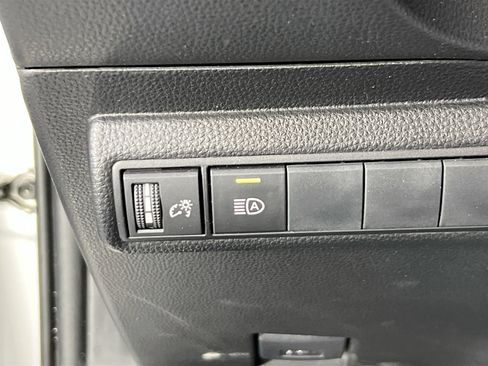 Used 2023 Toyota Corolla LE FWD image 10