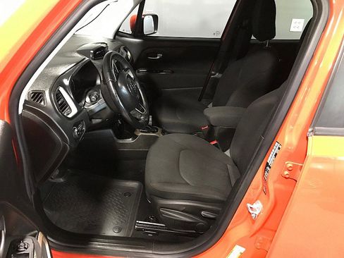 Used 2015 Jeep Renegade Latitude image 10