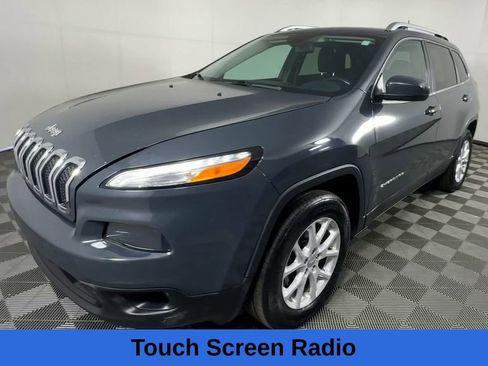 Used 2018 Jeep Cherokee Latitude Plus w/ Cold Weather Group AWD/4WD image 6