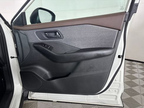Used 2023 Nissan Rogue S AWD/4WD image 26