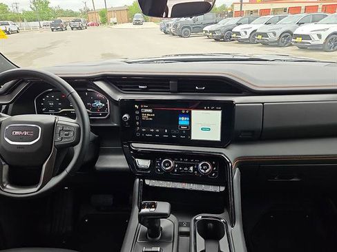 Used 2025 GMC Sierra 1500 AT4 w/ AT4 Premium Package AWD/4WD image 10