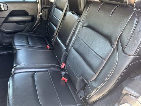 Used 2018 Jeep Wrangler Unlimited Sahara AWD/4WD image 13