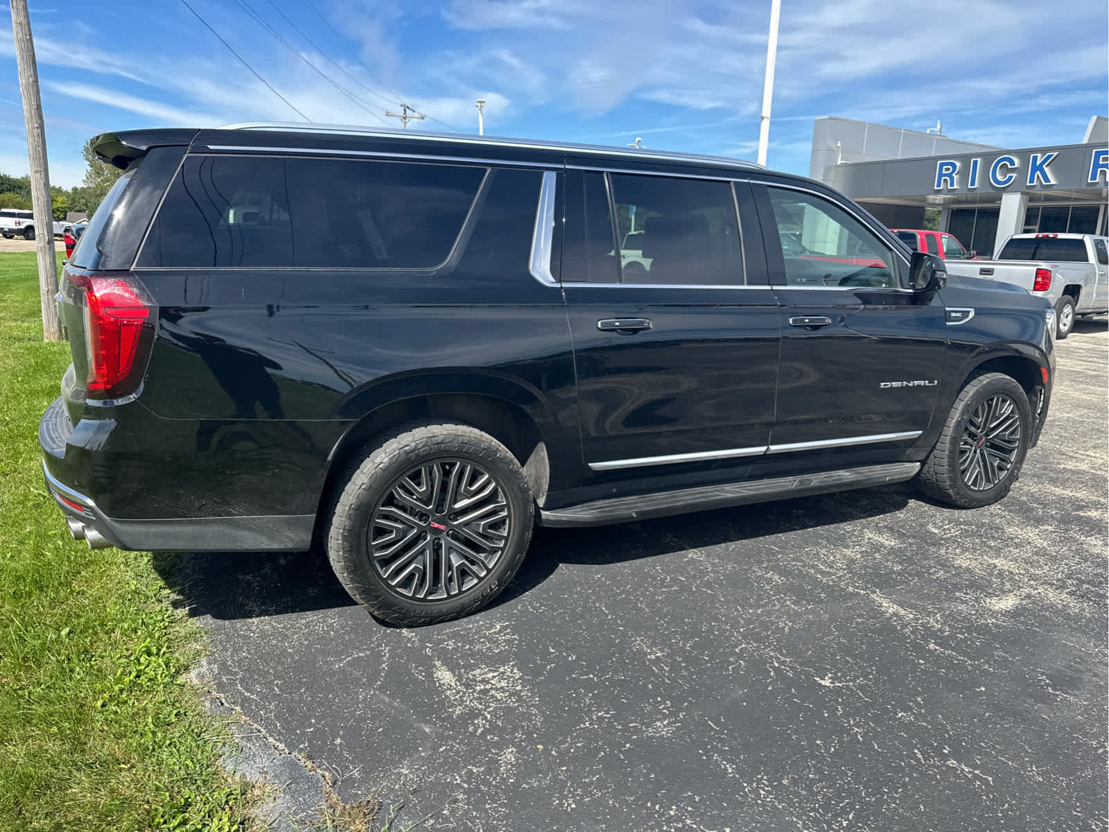 Used 2021 GMC Yukon XL Denali RWD image 4
