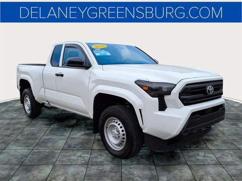 Used 2025 Toyota Tacoma SR image 1