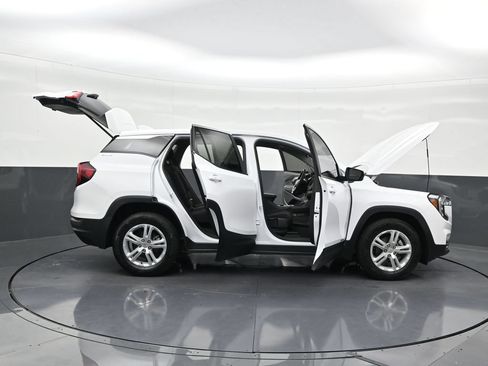 Used 2024 GMC Terrain SLE FWD image 30