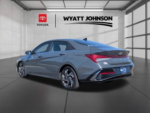 Used 2024 Hyundai Elantra Limited image 3