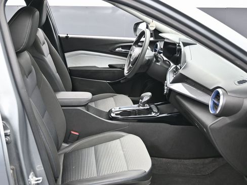 Used 2024 Chevrolet Trax LT FWD image 30