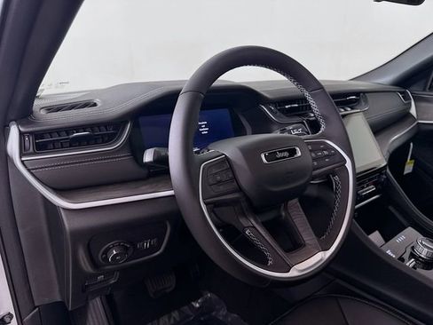 New 2025 Jeep Grand Cherokee L Limited w/ Black Appearance Package image 9