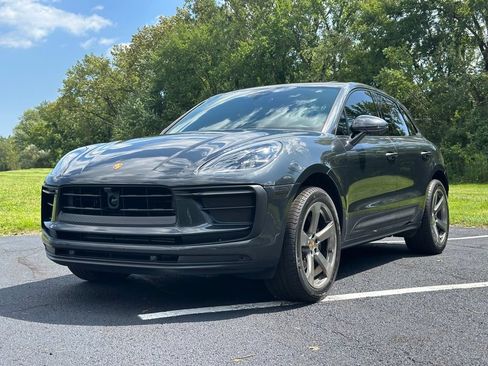 Used 2023 Porsche Macan AWD/4WD image 3