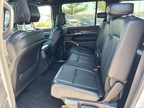 Used 2023 Jeep Wagoneer Series III w/ Preferred Equipment Group image 41