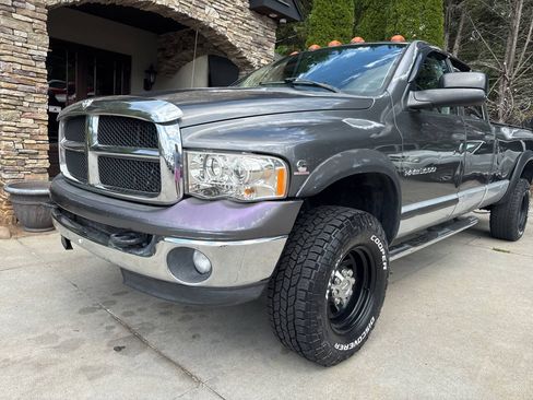Used 2004 Dodge Ram 3500 Truck SLT w/ Trailer Tow Group AWD/4WD image 2