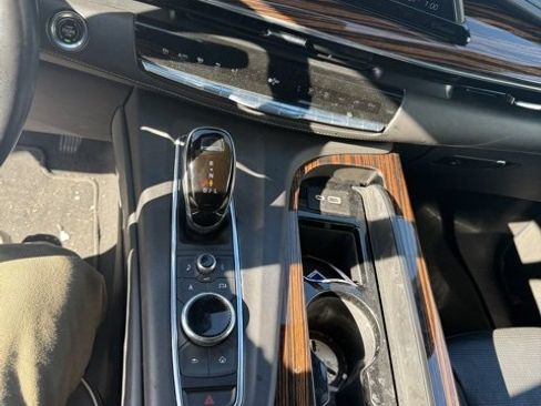 Used 2021 Cadillac Escalade ESV Premium Luxury w/ LPO, Radiant Package image 15