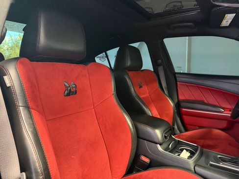 Used 2019 Dodge Charger Scat Pack w/ Technology Group RWD image 28