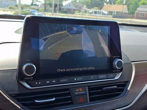 Used 2024 Nissan Altima 2.5 SV FWD image 19