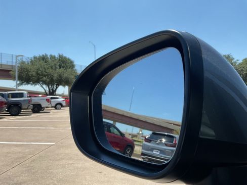 Used 2026 Nissan Rogue SV FWD image 18