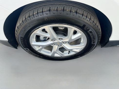 Used 2020 Chevrolet Equinox Premier FWD image 29