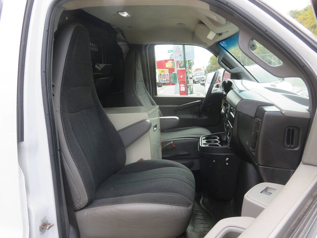 Used 2019 GMC Savana 2500 w/ Driver Convenience Package RWD image 16