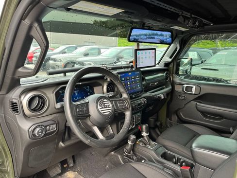 Used 2022 Jeep Gladiator Sport AWD/4WD image 7