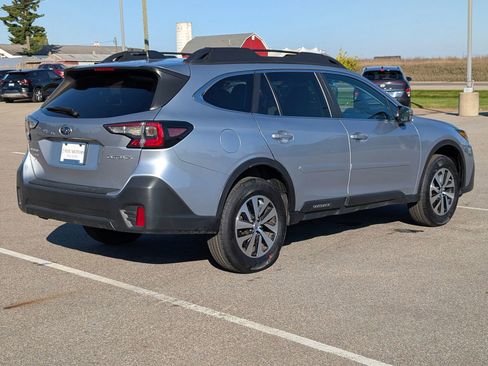 Used 2022 Subaru Outback Premium image 4