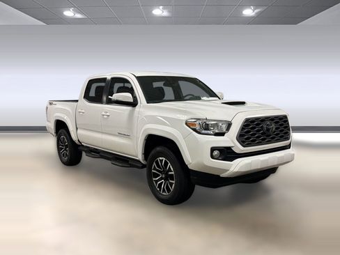 Used 2022 Toyota Tacoma TRD Sport w/ Technology Package RWD image 5