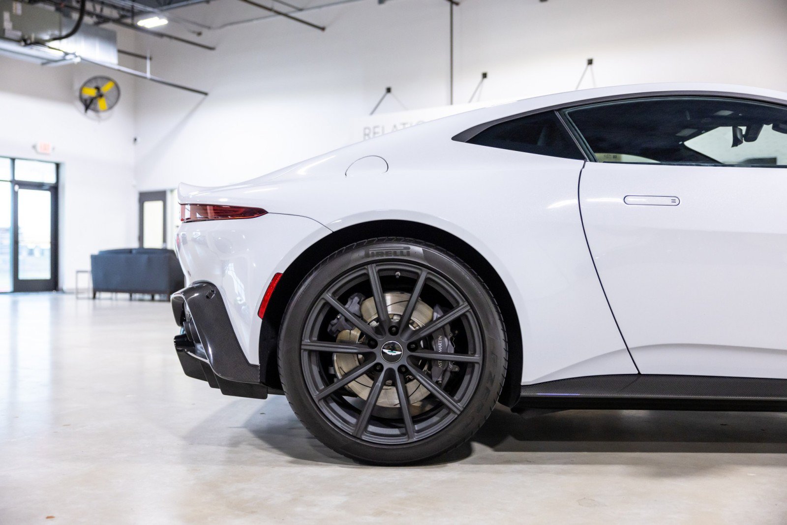 Used 2019 Aston Martin V8 Vantage Coupe RWD image 30