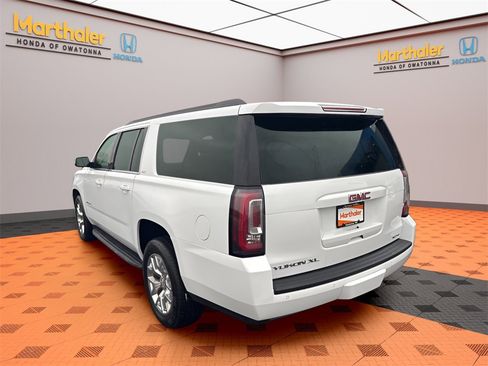 Used 2017 GMC Yukon XL SLT w/ Open Road Package image 3