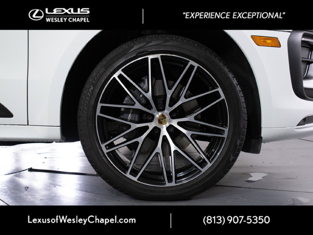 Used 2024 Porsche Macan AWD/4WD image 3