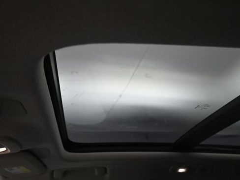 Used 2025 Volvo XC40 B5 Ultra AWD/4WD image 19