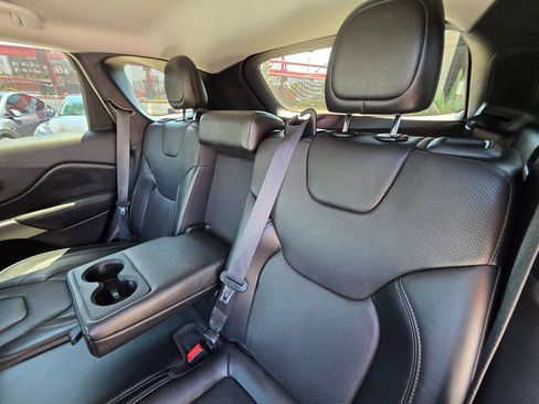 Used 2020 Jeep Cherokee Limited image 29