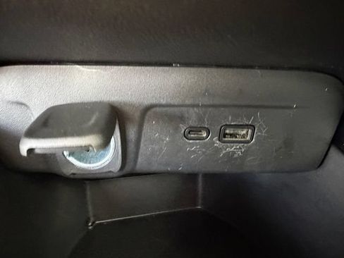 Used 2025 Chevrolet Trax LT FWD image 12